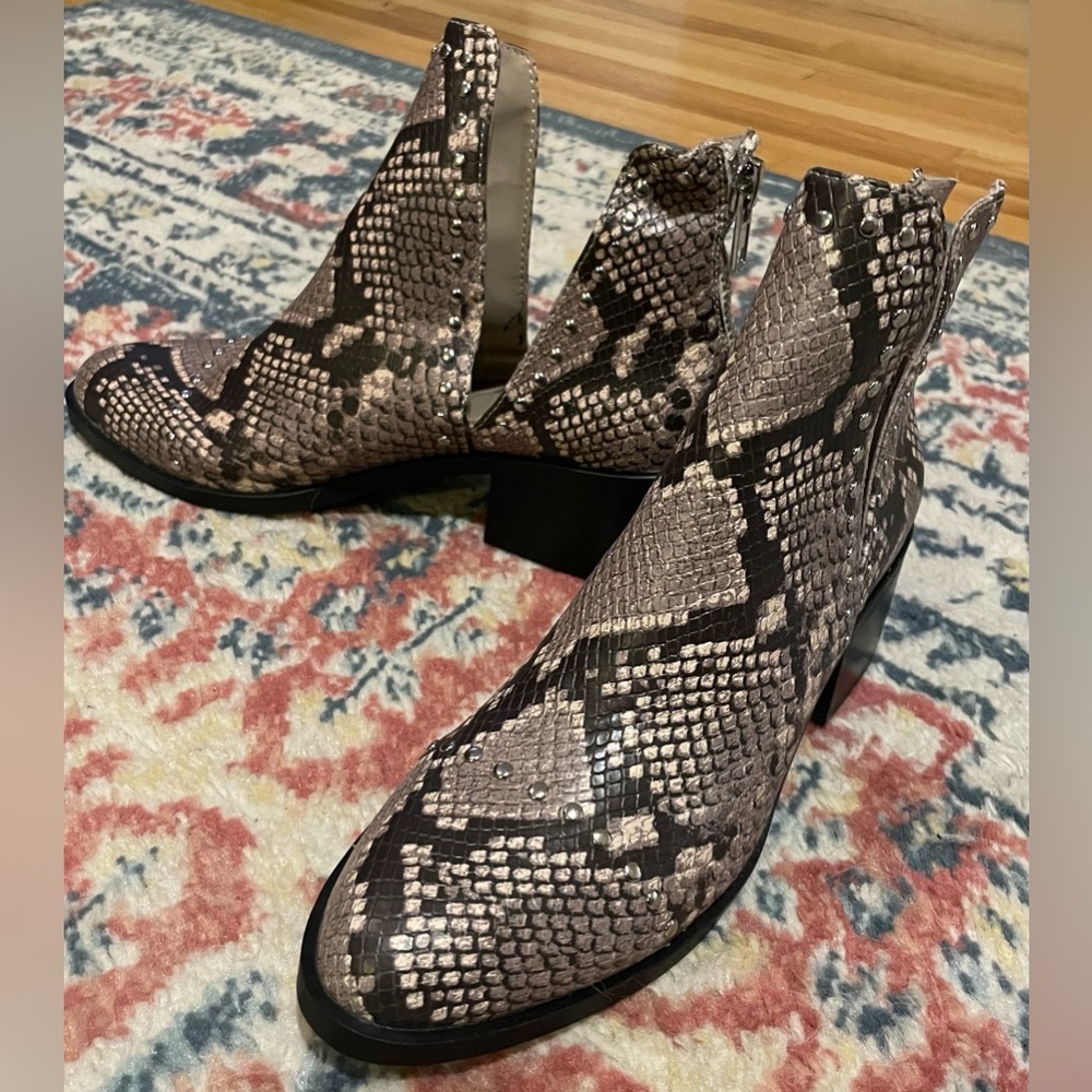 Steve Madden Casino Snakeskin Booties Unused